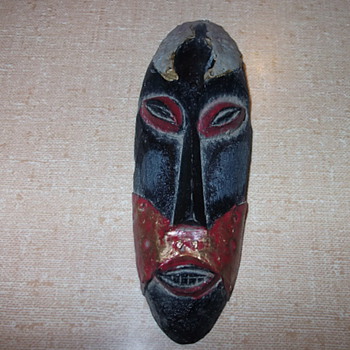 African small mask figurine