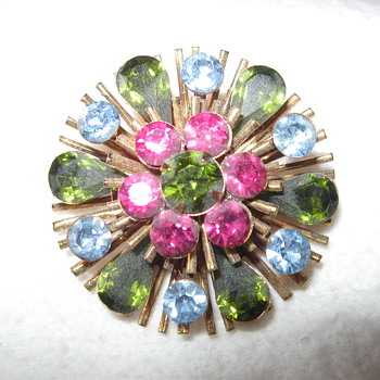 Pin/Brooch- Vintage - Costume Jewelry