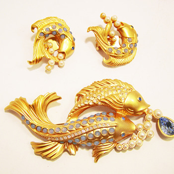 Vintage Elizabeth Taylor for Avon "Sea Shimmer" Demi Parure