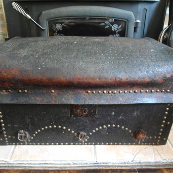 Antique Leather Soft Top Trunk late 1700's early 1800's