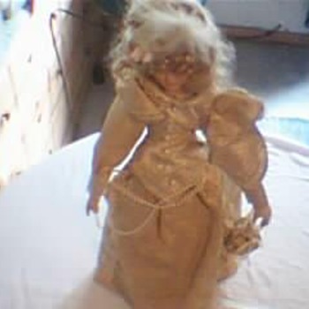 Collectible Doll Gold Wedding Dress Pearls On It. - Dolls