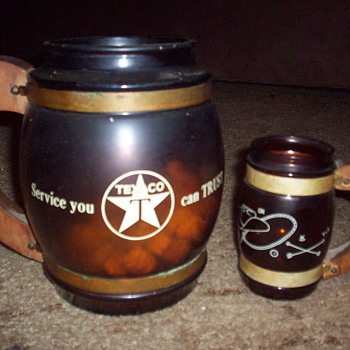 Texaco pitcher and mugs 