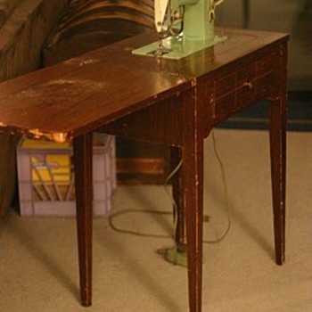 Green Singer Sewing Machine - Sewing