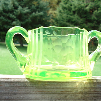 vaseline glass sugar bowl - Glassware