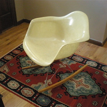 EAMES RAR ROCKER (aka Eames Shell Rocker)