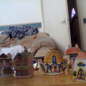 teapot cottages - Art Pottery