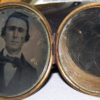 Early American memorial hair locket - Fine Jewelry