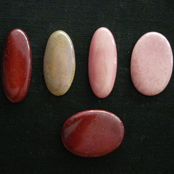 SOME UNMARKED CABOCHONS - Art Pottery