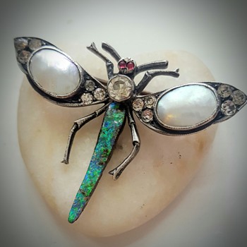 Antique winged insect brooch, silver, pastes and blister pearls. Kyratised ! - Fine Jewelry