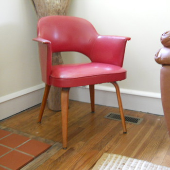 Chair I.D. - Possibly an Eero Saarinen? any thoughts?