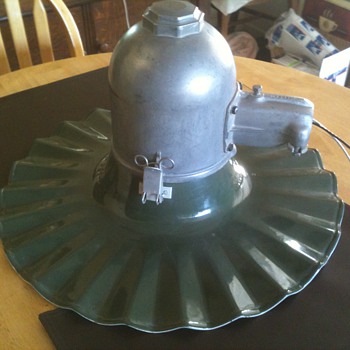 Green Radial Wave Street Light (side mount) - Lamps