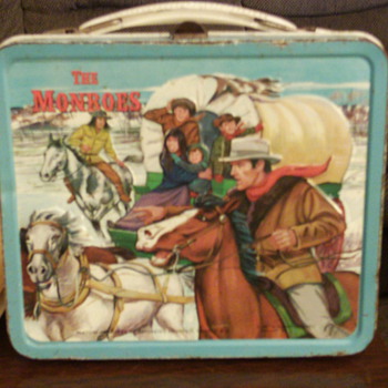1967 The Monroes Lunchbox by Aladdin. - Kitchen