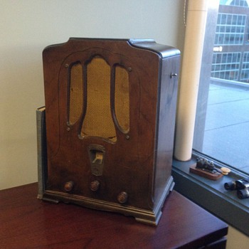 Antique RCA Radio - Radios