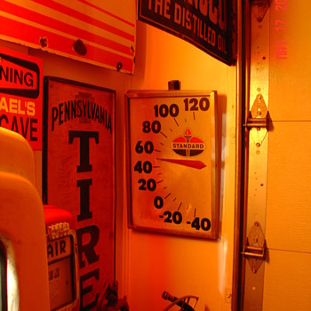 Original..Standard Oil...Thermometer