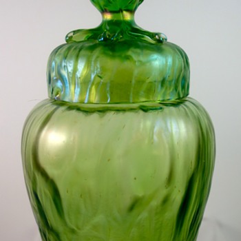 Loetz Creta Rusticana covered jar, PN unknown, ca. 1900 - Art Glass