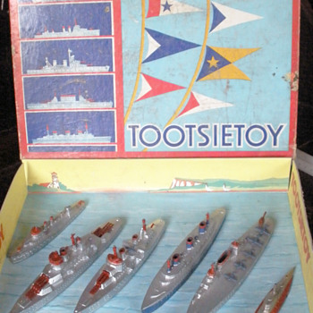 Tootsietoy Navy set 5750 boxed! Battleship, Crusier, Sub and more!