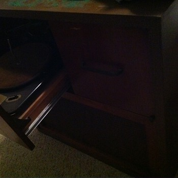Magnavox "Duette" stereo console with Garrard RC80 phonograph - Radios