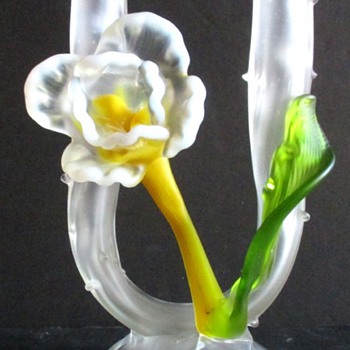 KRALIK BAROQUE FLOWER SCULPTURE AND RELATIVES - Art Glass