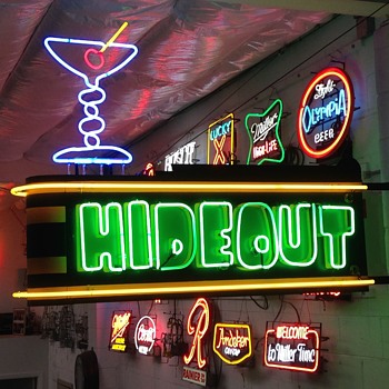 Neon Madness Mancave - Breweriana