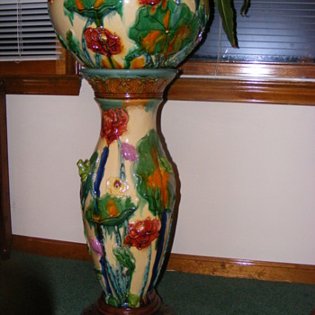 Is This a Majolica Piece? - Pottery