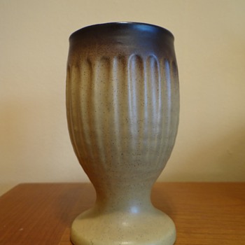 VINTAGE HONITON POTTERY -ENGLAND  - Art Pottery