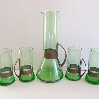 ?PLEASE HELP ME I.D THIS SET?
