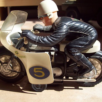 HELP MAKE AND YEAR ........ - Motorcycles