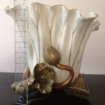 Need help identifying this beautiful lamp