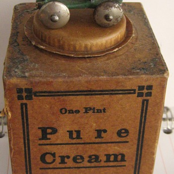 Wheeled iron pig - Toys