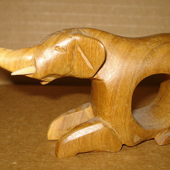 WOODEN NAPKIN HOLDERS WITH A DECORATED ELEPHANT - Kitchen