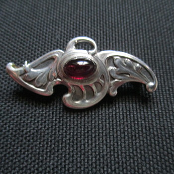 Meyle & Mayer Jugendstil Silver and Garnet Brooch c. 1900 - Fine Jewelry