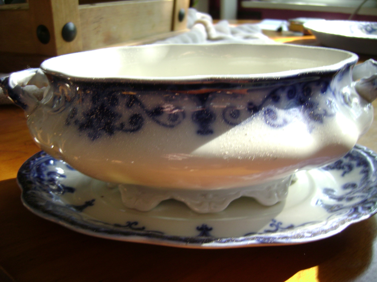 FLO BLUE DINNERWARE SETJOHNSON BROTHERS UK, EARLY 1900's Collectors