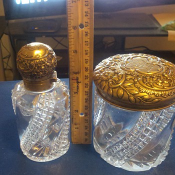 silver vanity set - Glassware