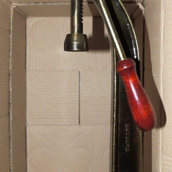 MOHAWK Bottle Capper