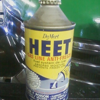 oil cans , milk boxes ect - Petroliana