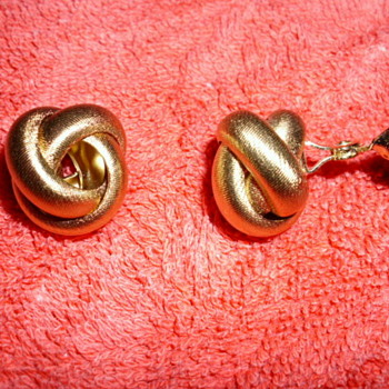 Costume Jewelry - Costume Jewelry
