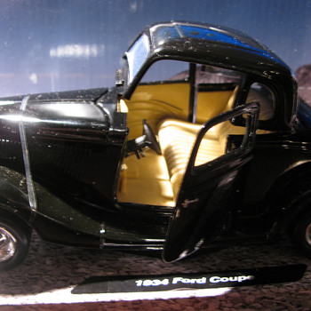 1934 Die Cast Ford Coupe - Model Cars