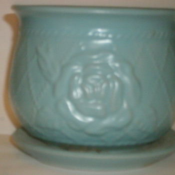 I belive this is a McCoy although, I have no genral idea, do you? - Pottery