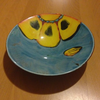 A lovely bowl 12" , I don't know anything about it - Art Pottery