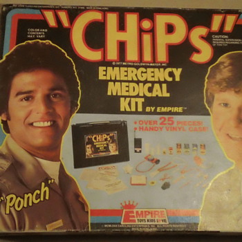 VINTAGE 1977 "CHiPs" EMERGENCY MEDICAL KIT SEAL AND MINT - Toys