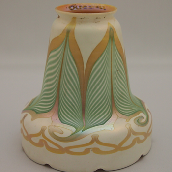 Quezal short hooked feather shade - Art Glass