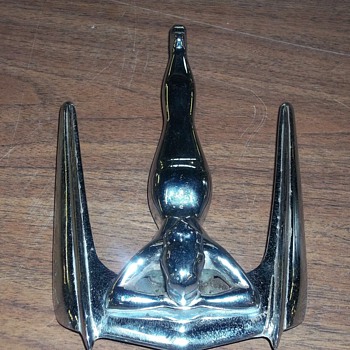 HOOD ORNAMENT
