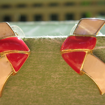 Screw on earings - Costume Jewelry