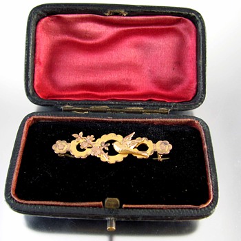 Victorian signed RJ Wakefield brooch in original fitted case - Fine Jewelry