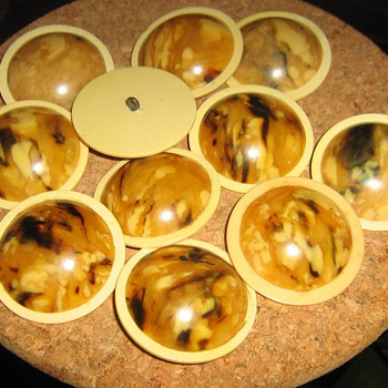 Delicious plate of celluloid buttons - Sewing