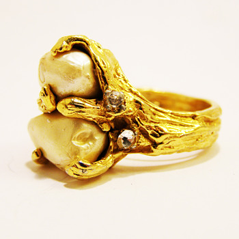 Vintage Jonathan Bailey for Trifari Baroque Pearl Ring