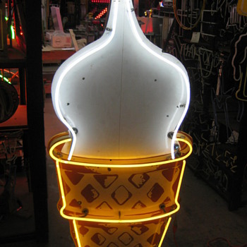 PORCELAIN 1950'S ICE-CREAM CONE / NEON SIGN - Signs