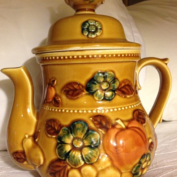 Chinese yellow glaze porcelain 