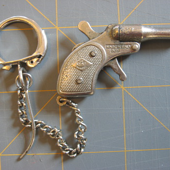 Molgora Mondial miniature pin-cap gun Mignonnette