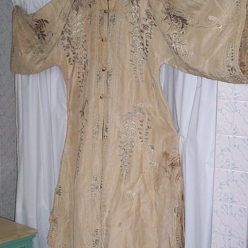 ANTIQUE ASIAN SILK ROBE